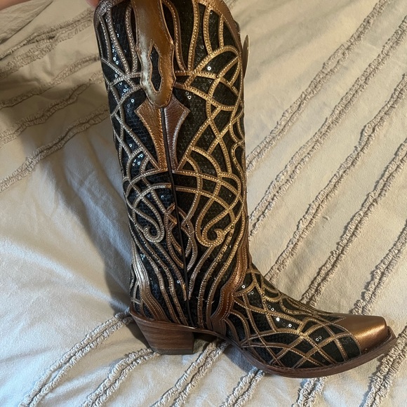 Woman’s size 9.5 corral boots. Never worn paid $244 asking 170 - Picture 3 of 3